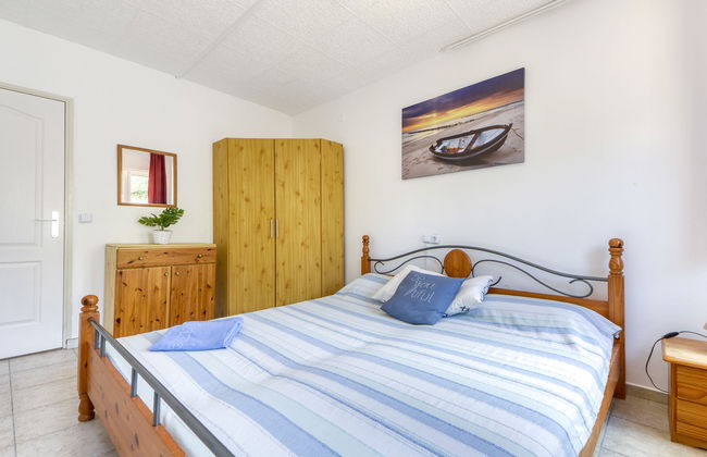 4 bedroom House in Castelló d'Empúries with private pool and garden - Photo 12