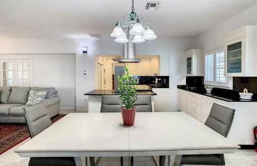 STEPS FROM THE BEACH, BEST LOCATION, 2 BDRM 2 BTH - Foto 9