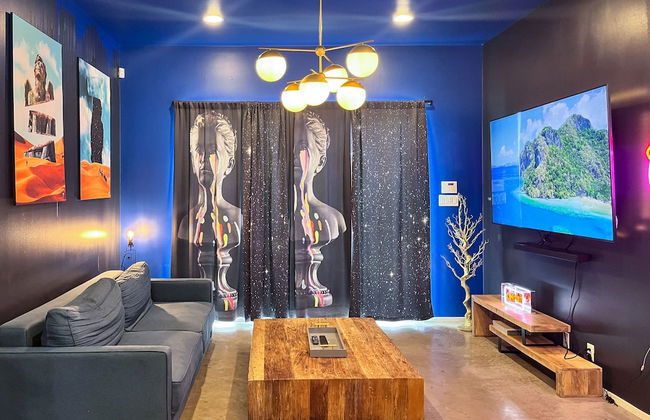 Massive Compound 20 Beds Rainey St 6 min Walk - Photo 16