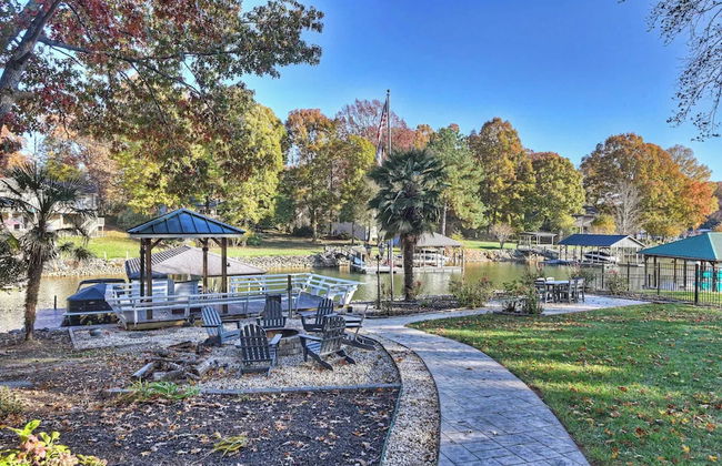 Lakefront Home Private Dock, Tiki Bar, Firepit Shore to Please by Avantstay - Foto 44