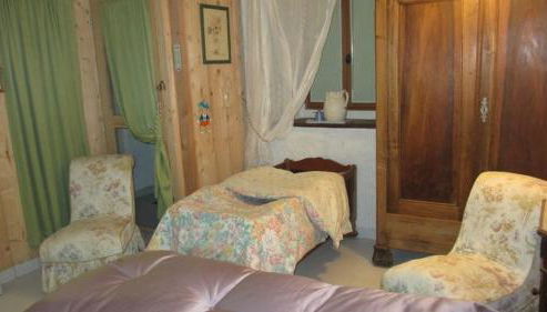 Maison sans mitoyenneté 760 m d'altitude pour 6 personnes sur grand terrain non clos - Foto 3