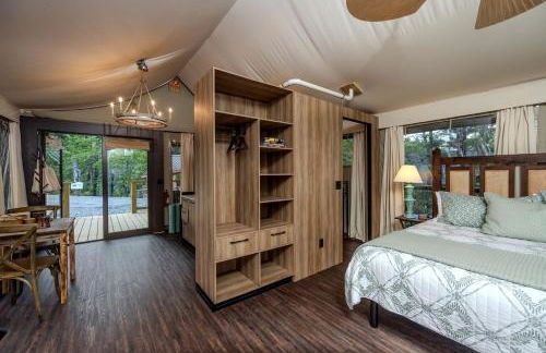 Secluded Tree Tent with Outdoor Soaking Tub & Pizza Oven Near Blue Ridge Waterfalls, Zirconia, North Carolina - Foto 7