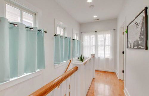 Vibrant Trendy Two Bedroom Home Near Marathon Village - Foto 28