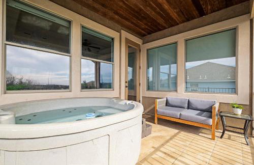 Lake Travis Family Retreat with Theater Game Room and BBQ 7 min from Marina - Foto 54