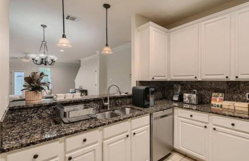 Captivating 4BR Haven with Park View near DT - Foto 11