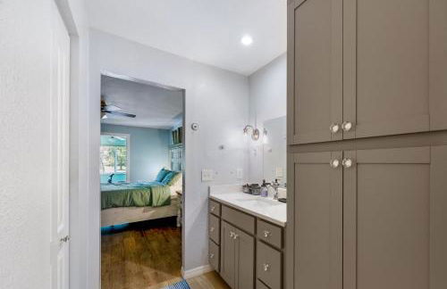 3BR Wesley Chapel Retreat with Private Pool - Pet-Friendly - Spacious Parking - Photo 18