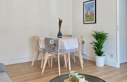 La Voulzie Appartement - Proche centre avec parking privé - Foto 9