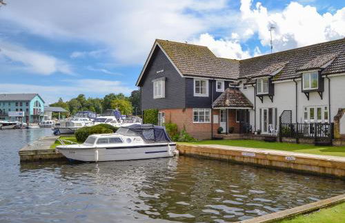 Nightingale - Photo 1