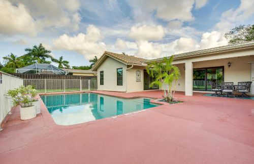 Near Golf and Beaches Coral Springs Home with Yard! - Foto 1