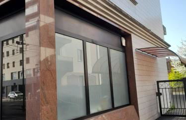 Unico Apt 8, 4 ospiti, parcheggio gratis, 10 minuti da Venezia - Photo 2