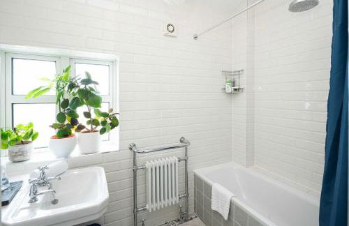 Stylish 3BD Home - Great Location - Foto 22