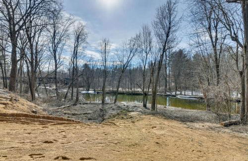 Riverfront Peru Cabin about 2 Mi to Lake Champlain! - Foto 23
