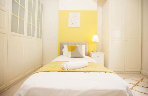 Mount Rd By N And N Stays Contractor Friendly 4 Bed House With Large Driveway, Bath - Photo 46