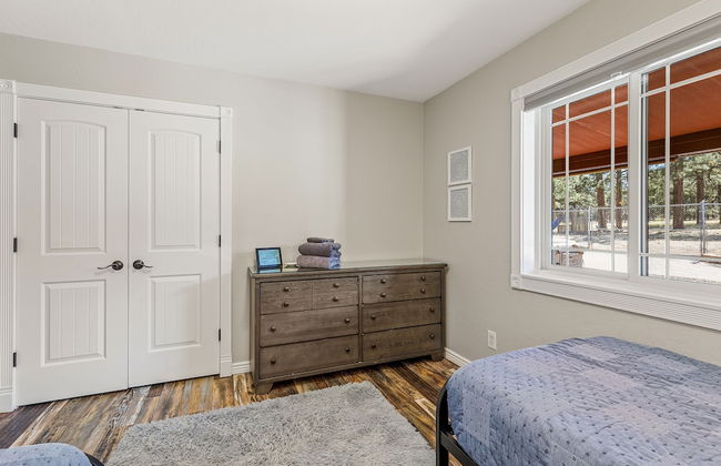 Spacious Canyon Peak Pine View Home Game Room Hot Tub - Photo 29