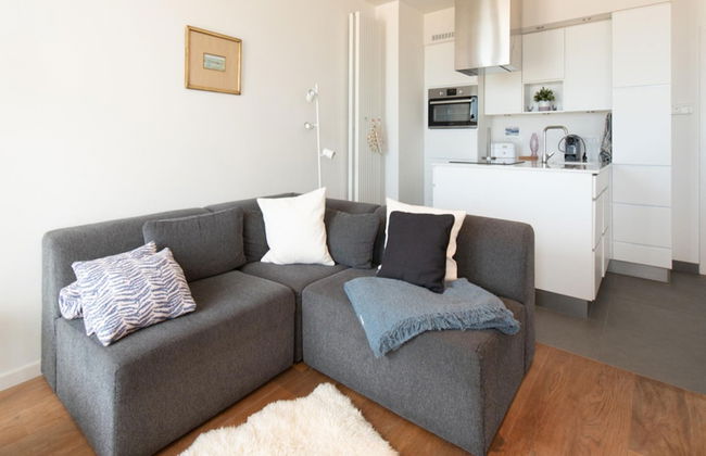 Beautiful Apartment With sea View - Photo 9