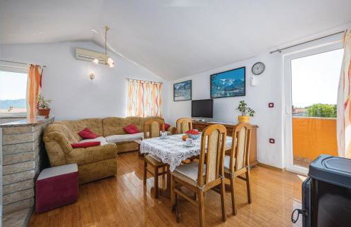 Three-Bedroom Holiday Home In Nedescina - Foto 3