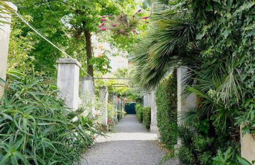 Villa Angelina Holiday Homes I Casa Glicine I A pochi chilometri da Sanremo e il suo Festival I Giardino I Parcheggio privato - Photo 8