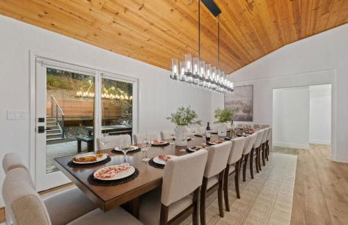 Luxury Mountain Escape Sleeps 25 - Sauna, Hot Tub, Fire Pits - 5 Star Amenities - Photo 20