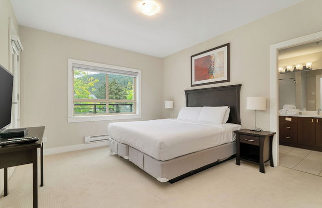 Opulent Oasis Exquisite 2Bedroom Retreat - Photo 4