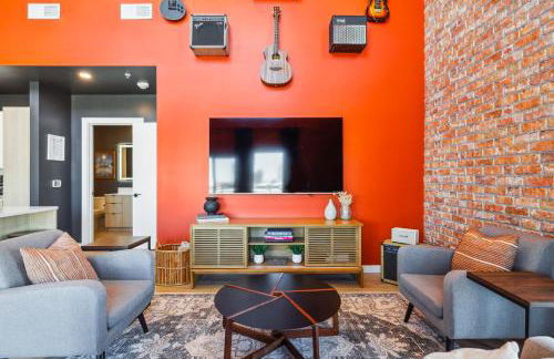 The Rhythm and Rooftop Penthouse Walk To Broadway with Pool and Amazing Views - Foto 16