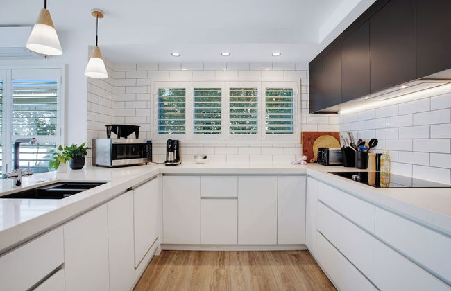 The Oasis Home with Hot Tub and Parking - Foto 12