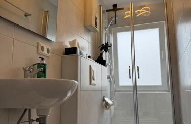 Modernes, zentrales Apartment in Troisdorf, Region Köln Bonn, 3 Etage, maximal für 4 Personen, Parkplatz & Netflix inklusive - Foto 17