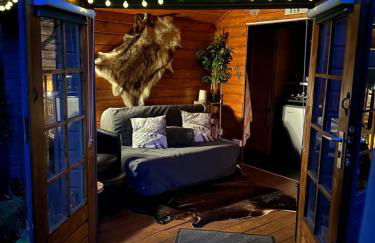 Romantic Swiss Cabin Hideaway & Hot Tub Spa Pool - Foto 6