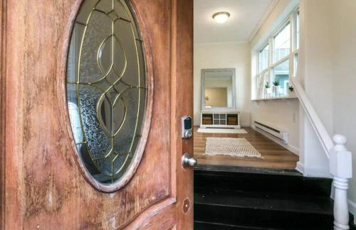 Luxurious 5 BR Home in the Heart of Sylvan Beach - Foto 10