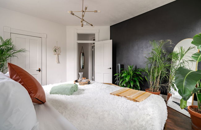 NEW Luxe Pet Friendly Free Parking Downtown - Foto 77