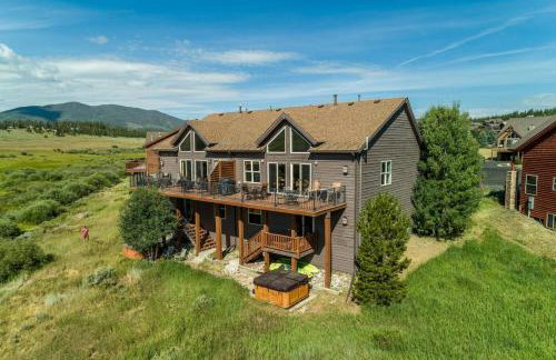 Mountain Bliss 3 BR Retreat With Views and Hot Tub - Foto 28