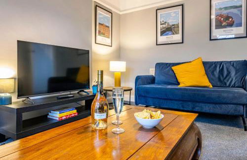 Lovely 4BDR home- Off street parking sleeps 7 - Foto 36