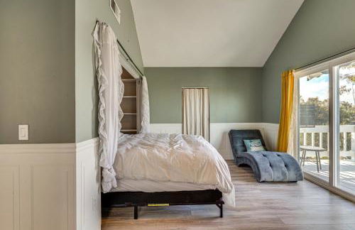 Modern Oceanside Living! Family Home with Workspace - Foto 16