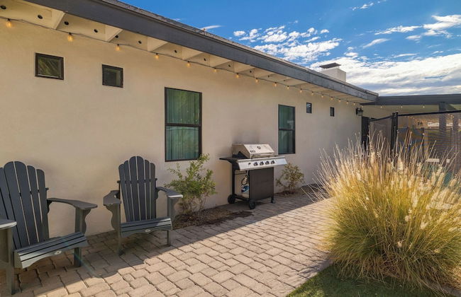 Backyard Pool, Puttinggreen, Playground Modern 5bdr White Agate by Avantstay - Foto 45