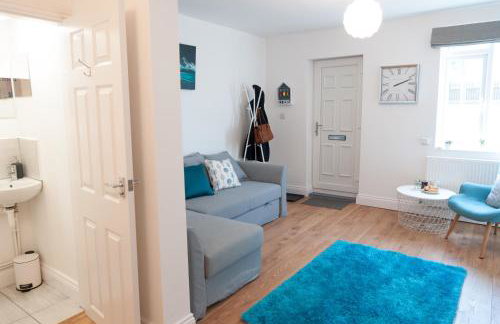 The Wellington - Stylish 3-Bedroom House, Sleeps 8, Ideal for Professionals - Photo 21