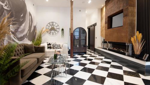 The Vault Luxury Apartment - Photo 3