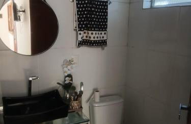 Linda casa com piscina, quiosque e churrasqueira a 150 metros da praia - Foto 9