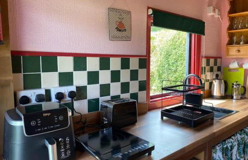 The Fabulous flower hut - Photo 12