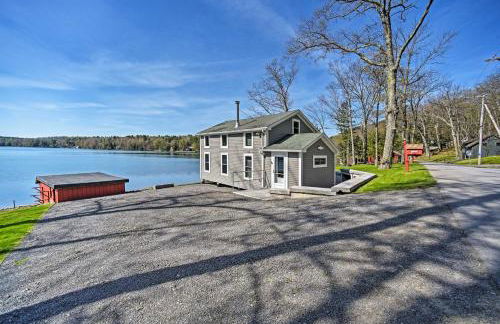BBQ Ready Lakeside Milford Home with Paddleboat - Foto 34