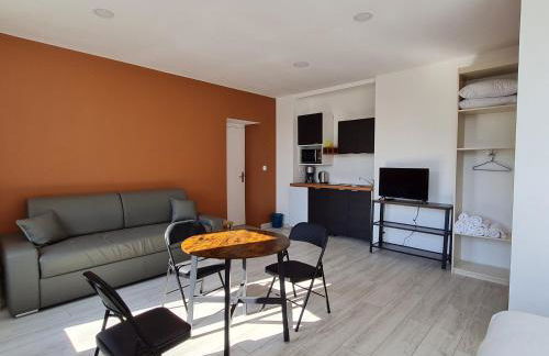 Gîte lumineux 2-4 pers. avec terrasse et restaurant sur place - FR-1-585-92 - Foto 1