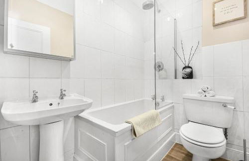 Lovely large 1 bed renovated flat w balcony & 600MB WiFi - Foto 7