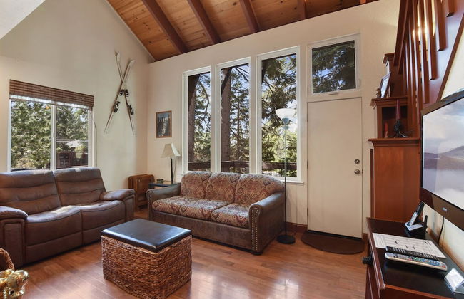 Tahoe City Getaway Minutes From Lake and Activities - Photo 13