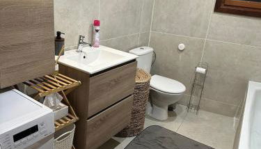 Apartment in a small house in Bourg Saint Maurice - Photo 5