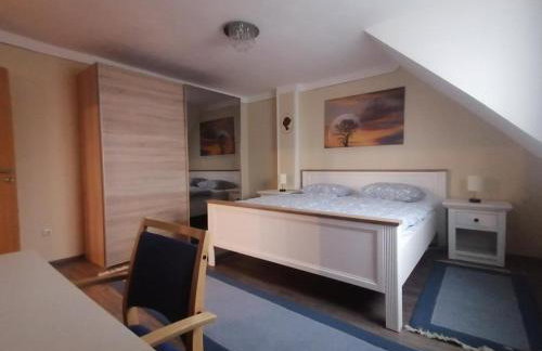 2 Zimmer Apartment mit Küche und Bad - Foto 1