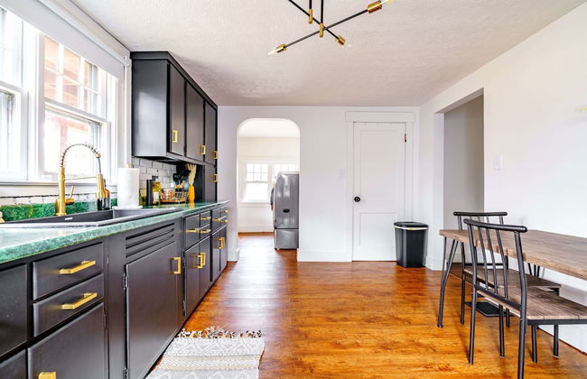 NEW Luxe Pet Friendly Free Parking Downtown - Foto 36