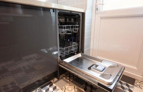 Victorian 2 Bedroom Flat, King Beds, Free WiFi, Near Shops & Transport, E17 - Foto 21