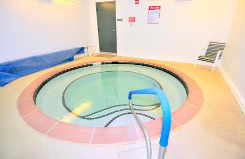 Treetop Cabin -- Pool Access - Fireplace - Grill - Screen Porch - Deck - Wifi - Golf Nearby - Foto 43