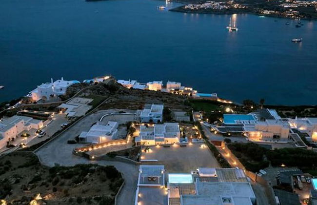 Stunning Villa With Panoramic View - Photo 47