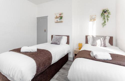 Superb Spacious House For Contractors & Families & Private Parking By Liverpool Short Stay - Foto 7