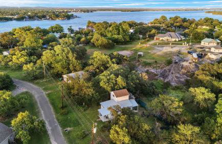 6-min walk to Lake - Home w/Fire-Pit & Pool Table - Foto 13