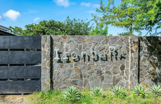 Nostalgic Retro Home on Luxurious Lot with a Private Infinity Pool and Ocean Views - Photo 32